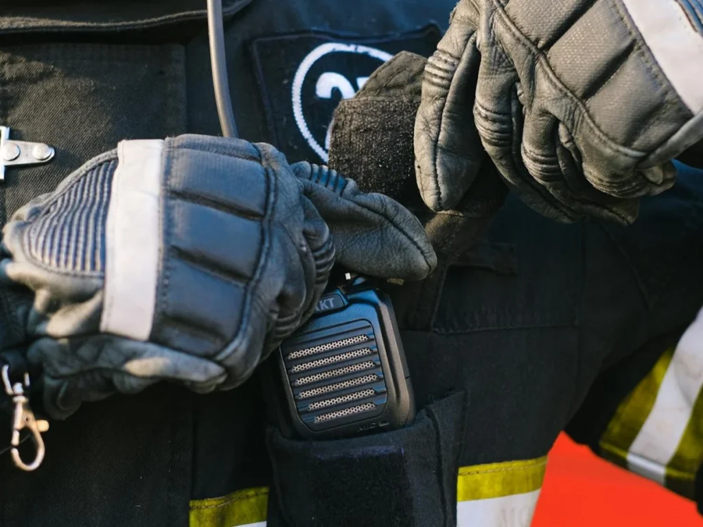 野外運動-生存遊戲-無線電