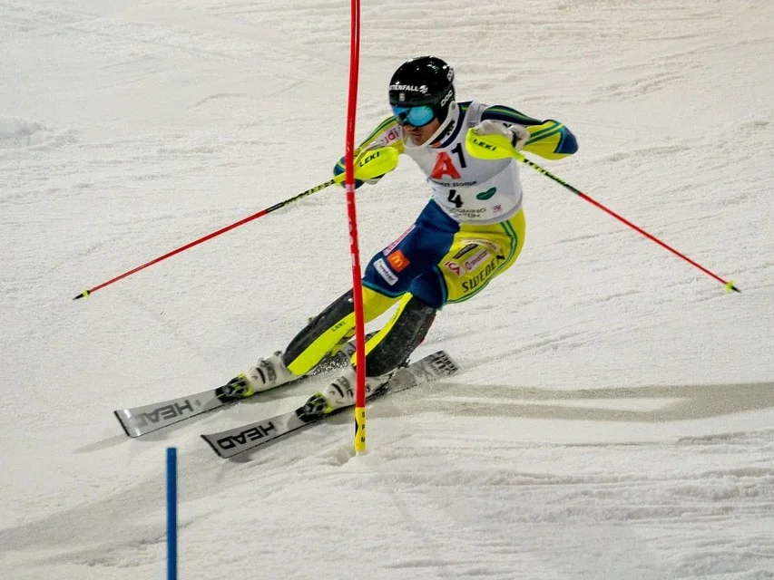 冬季運動-滑雪-高山滑雪落山賽