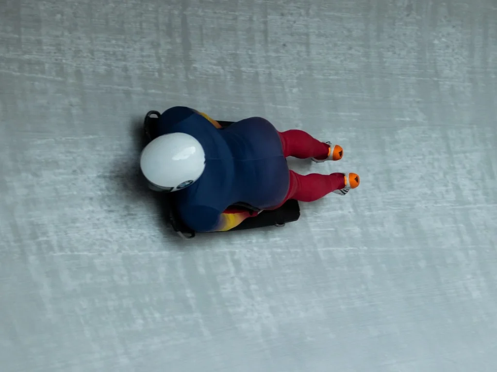 冬季運動-雪橇-俯式雪橇