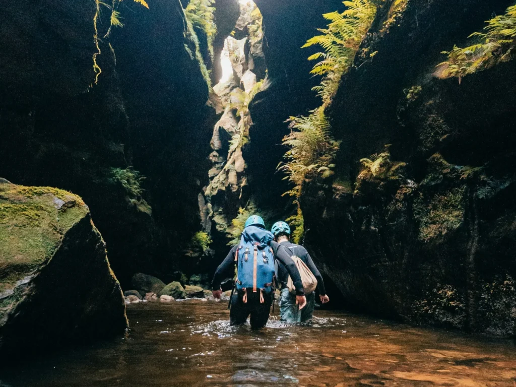 探險運動-溯溪-主題