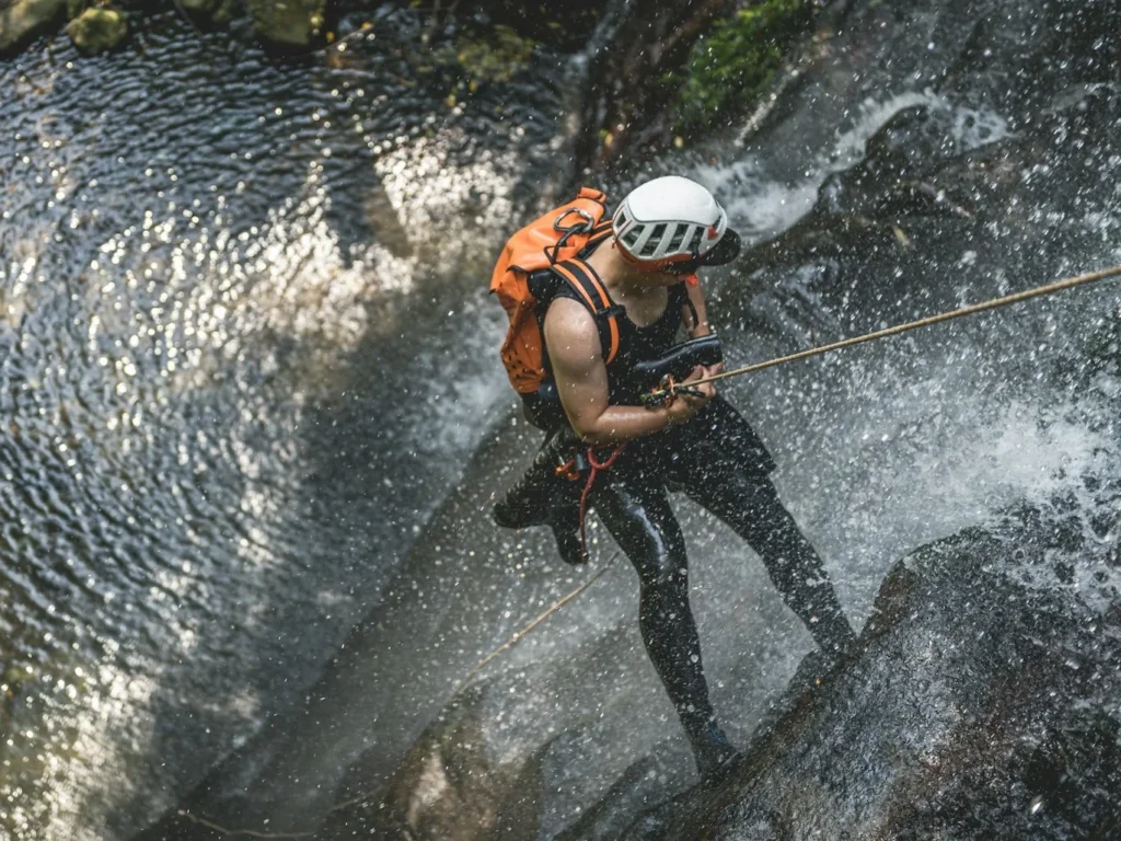 探險運動-溯溪-攀岩裝備