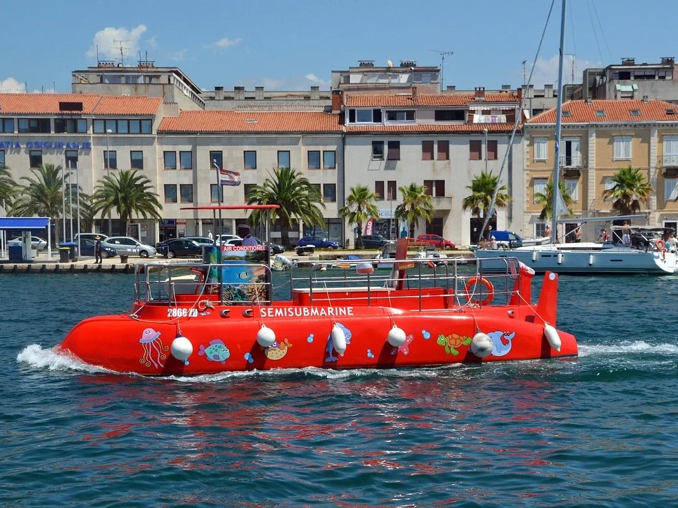 水上運動-半潛艇-水面以上構造1