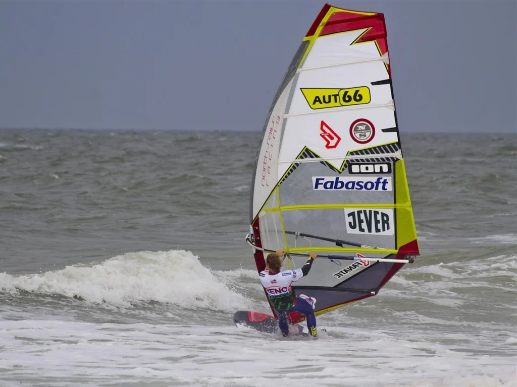 水上運動-帆船-風浪板-race