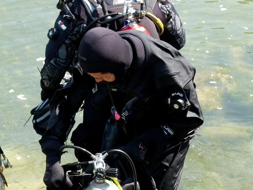 水上運動-潛水-水肺潛水衣著