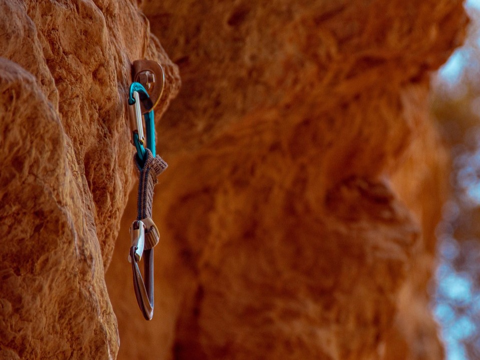 野外運動-攀岩-岩牆裝置