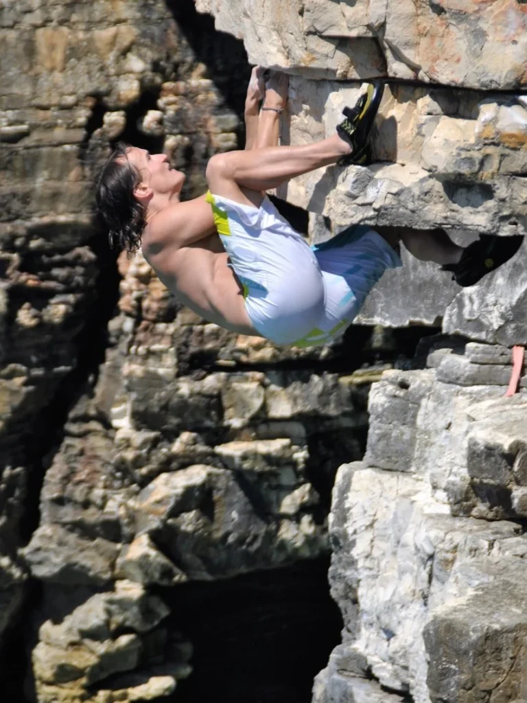 野外運動-攀岩-徒手攀登