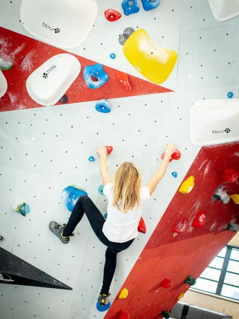 野外運動-攀岩-抱石