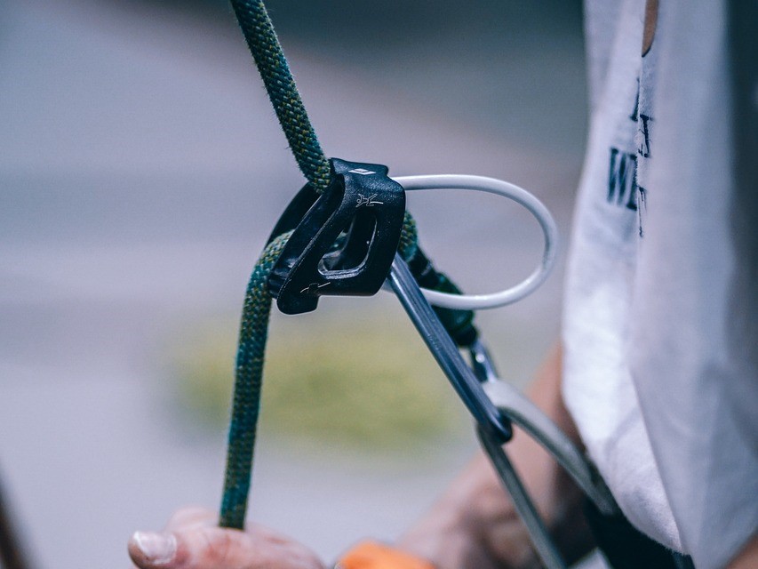 野外運動-攀岩-確保器