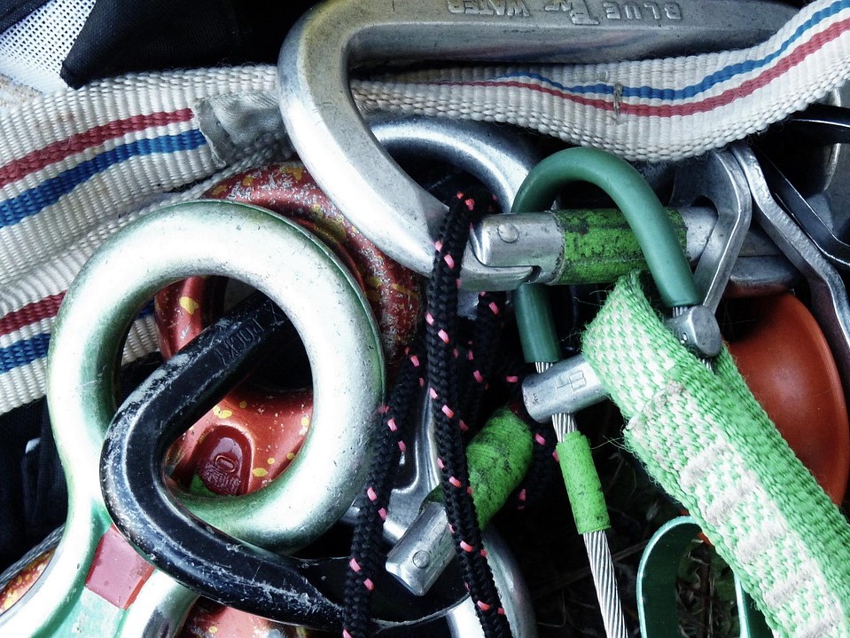 野外運動-攀岩-鉤環