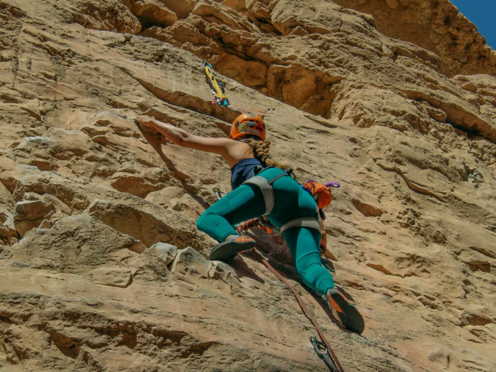 戶外運動課程活動圖-進階攀岩3