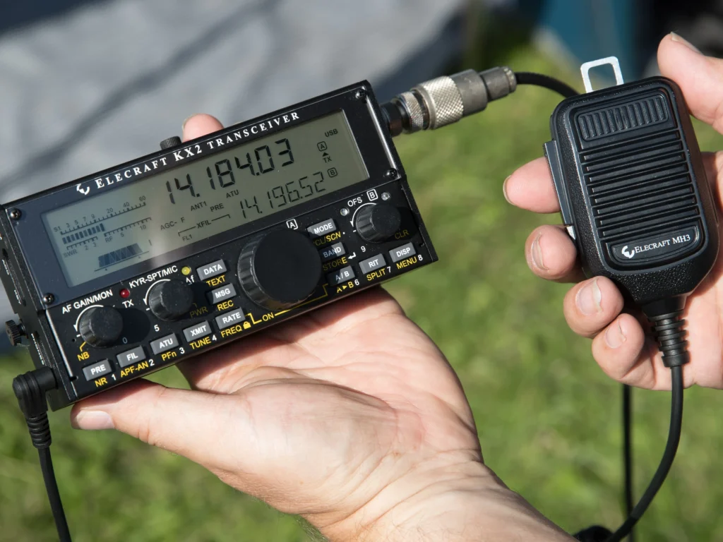 極限運動-跳傘-無線電示意圖