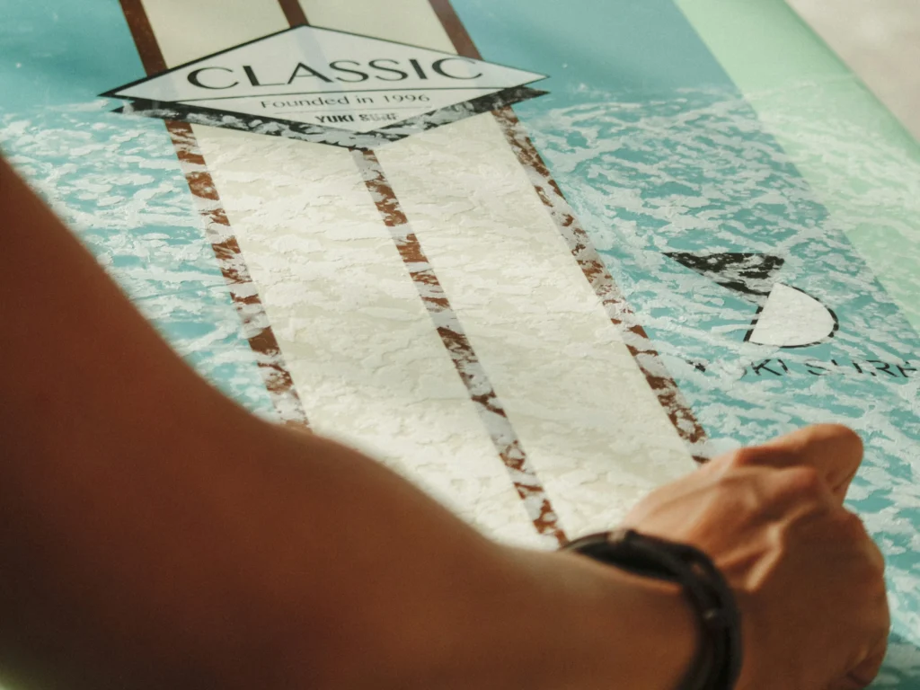 水上運動-衝浪-板蠟塗抹